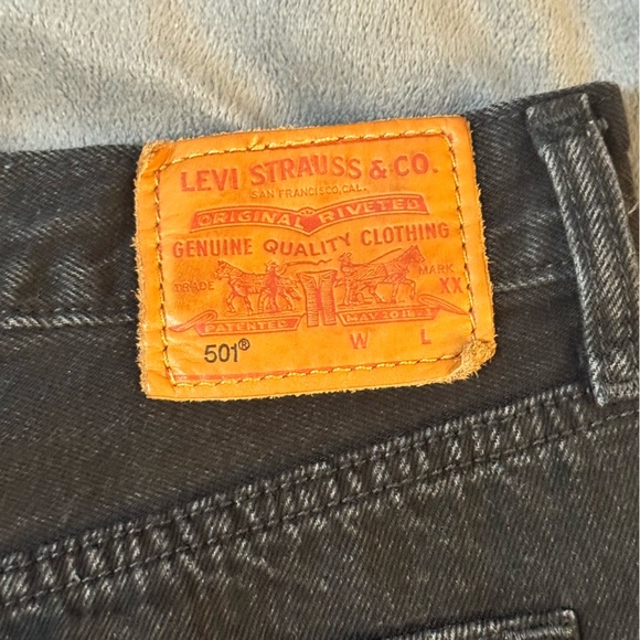 Levi's Black Jean Shorts with Frayed Hem
#1123 - Picture 8 of 9